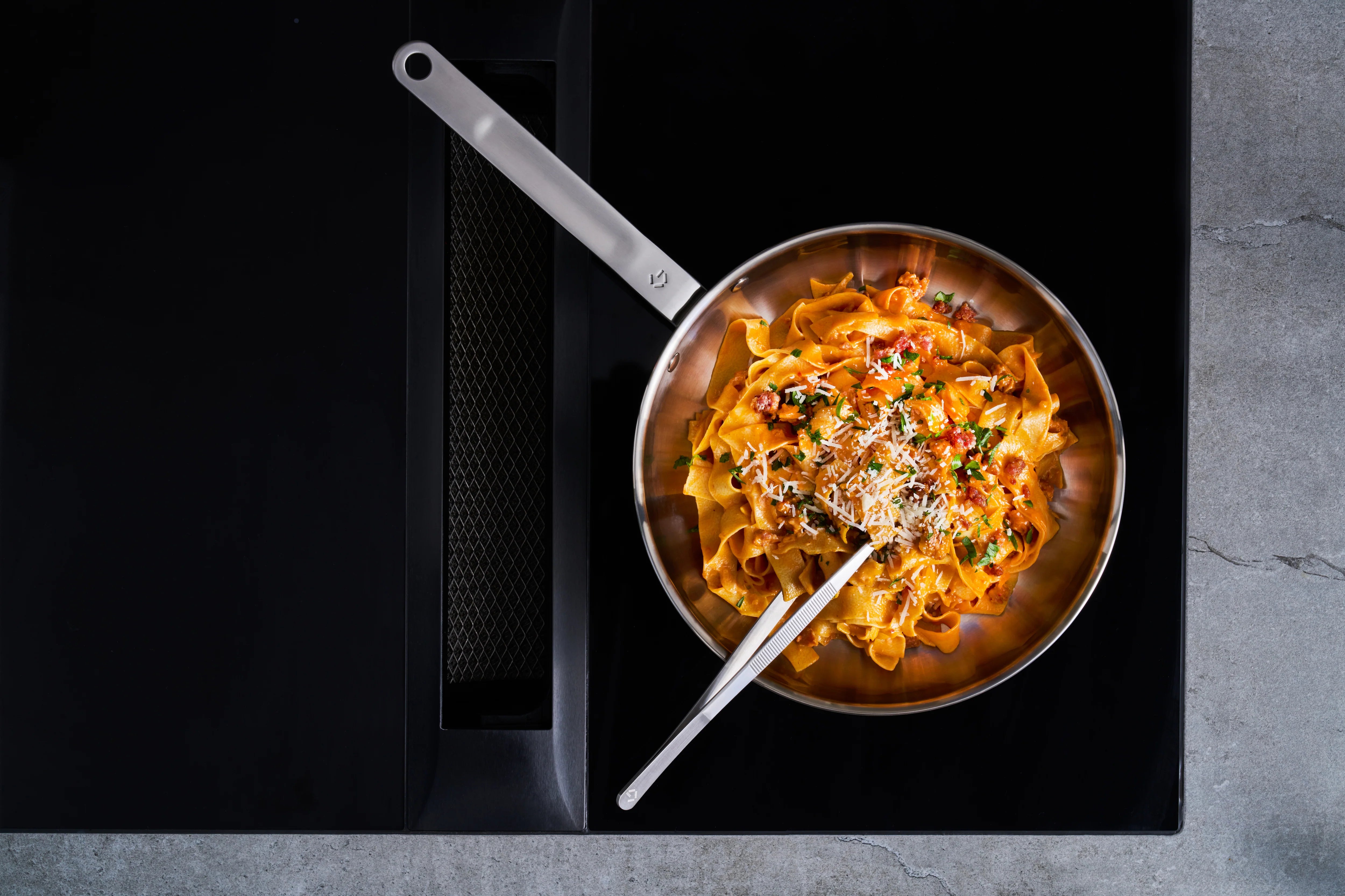 Here's how easy it is to cook in a stainless steel pan